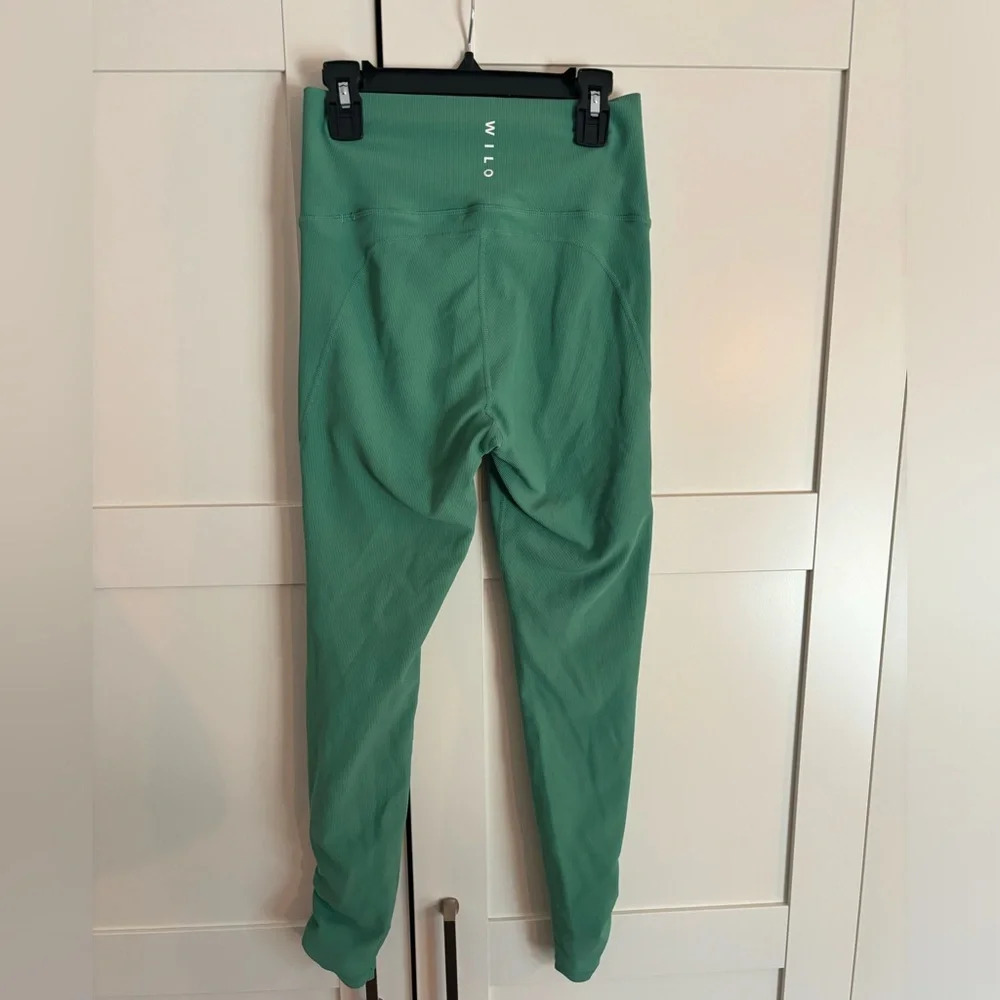 Wilo the Label Outline Ribbed Workout Leggings in Green Size Small - Picture 2 of 4